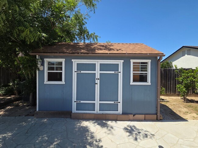 Building Photo - 3 bedroom/2bath home in quiet neighbothood