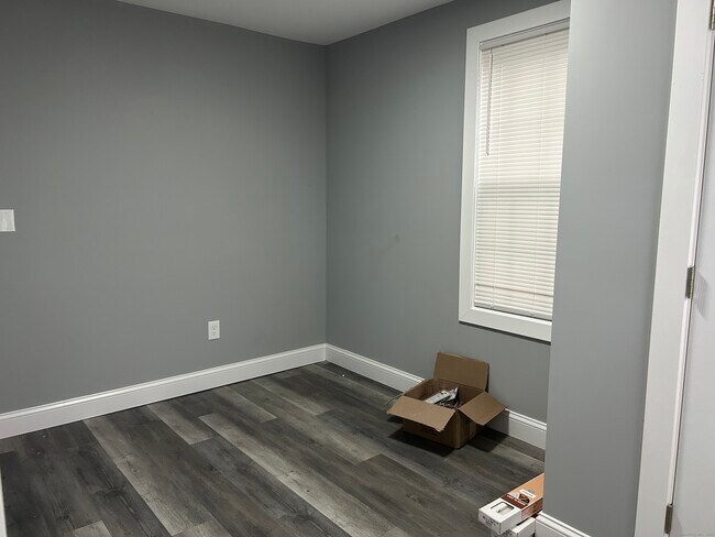 Building Photo - 92-98 Boswell Ave