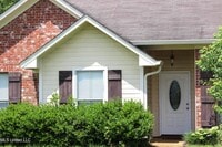 Building Photo - 900 Clubhouse Dr