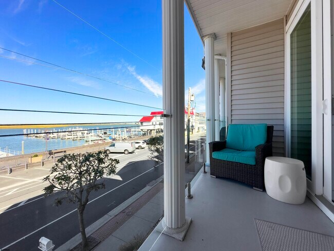 Building Photo - 9416 Amherst Ave