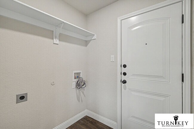 Building Photo - 1324-1328 White Sand Dr