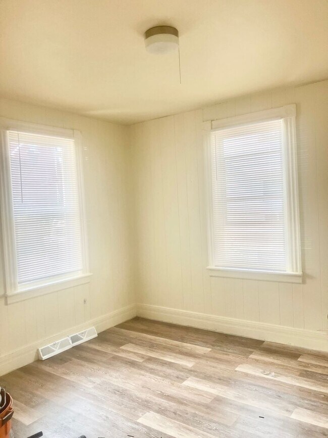 Building Photo - 7 Pork Hollow St