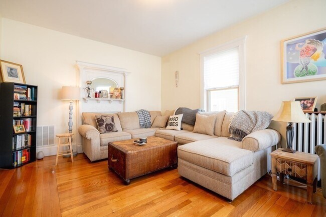 Building Photo - 33 Mapleton St