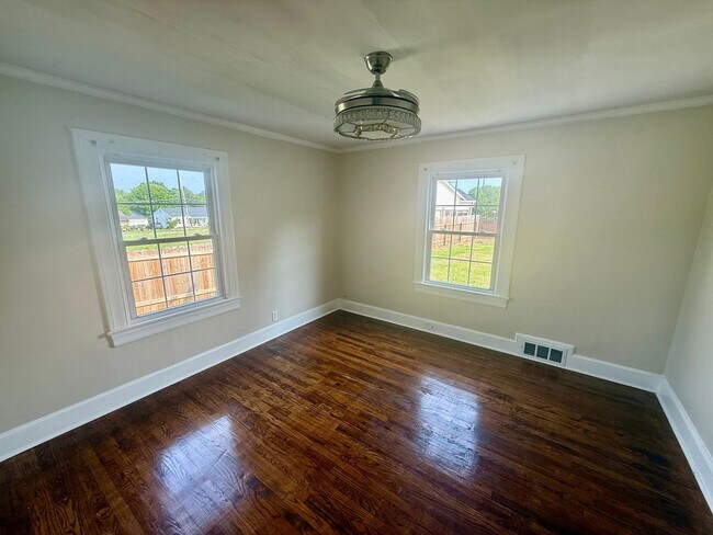 Building Photo - Three bedroom, 1 bath house in Graham