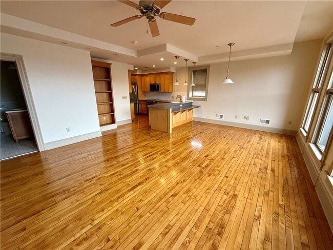 Building Photo - 72 E Market St