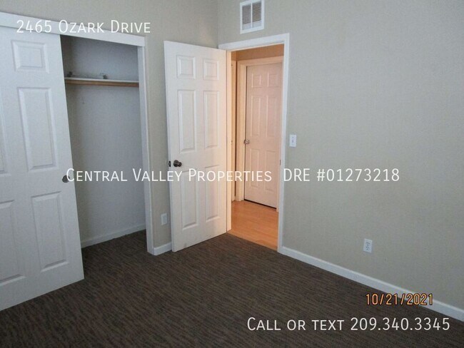 Building Photo - 2465 Ozark Dr