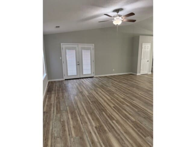 Building Photo - COUNTRYKNOLL