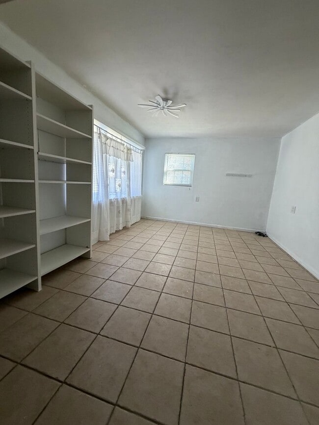 Building Photo - 4 bed | 2 bath Home for Rent