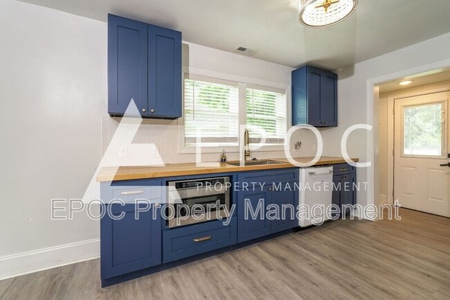 Building Photo - 405 Peele St