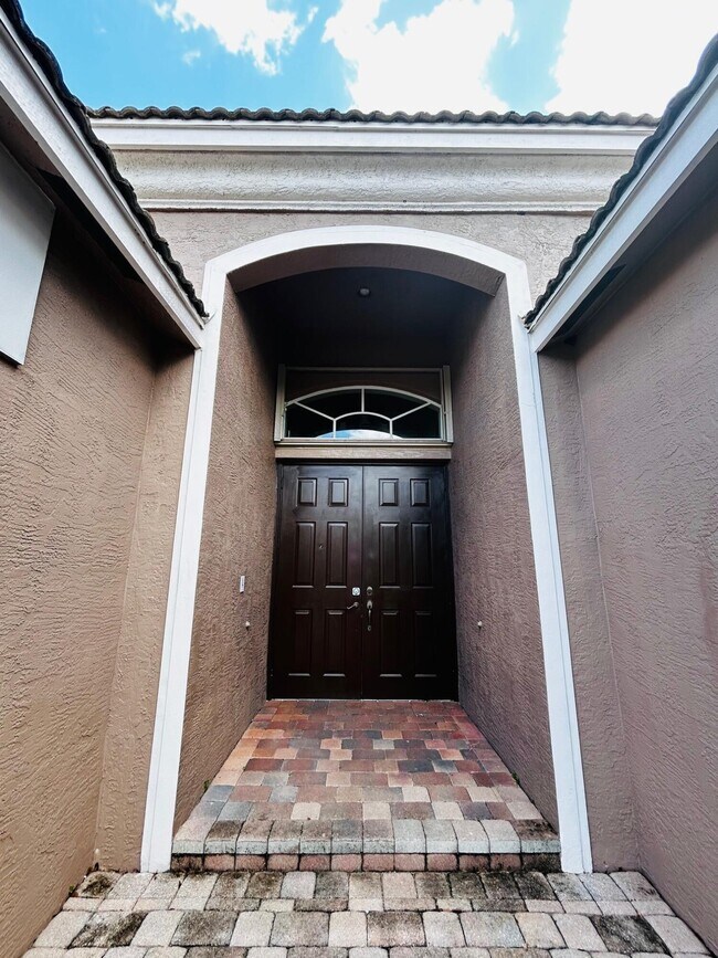 Building Photo - 7458 Via Luria