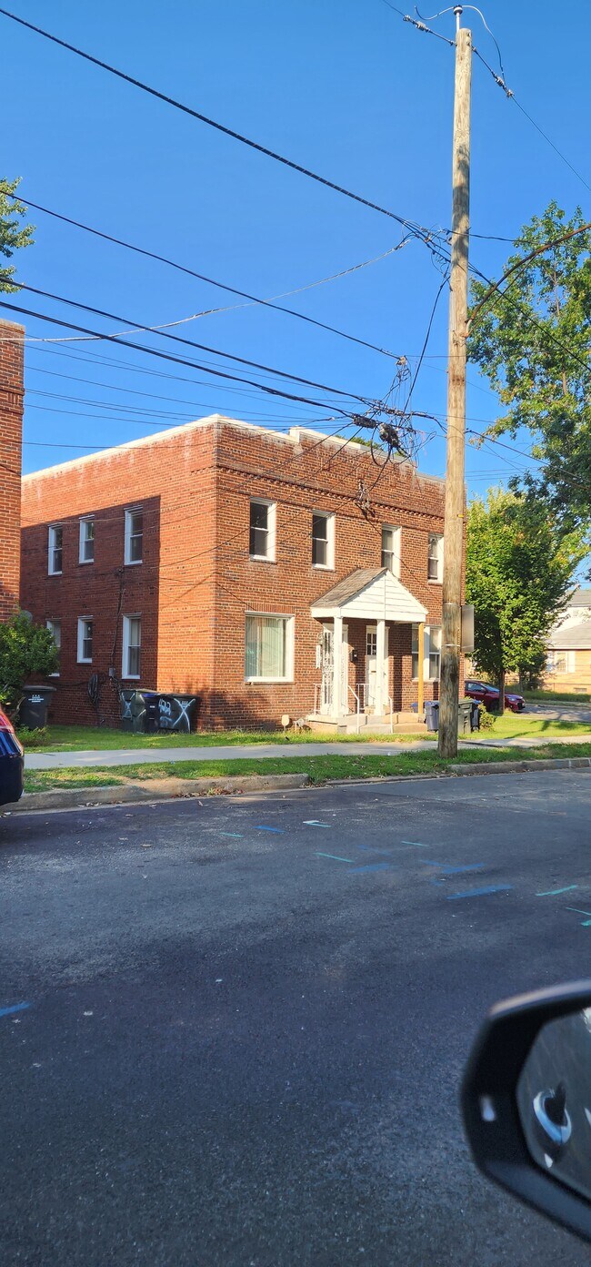 Building Photo - 4262 Clay St NE