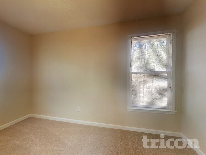 Building Photo - 447 Kent Ln