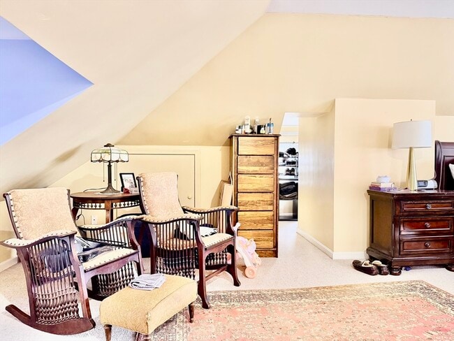 Building Photo - 740 Belmont St