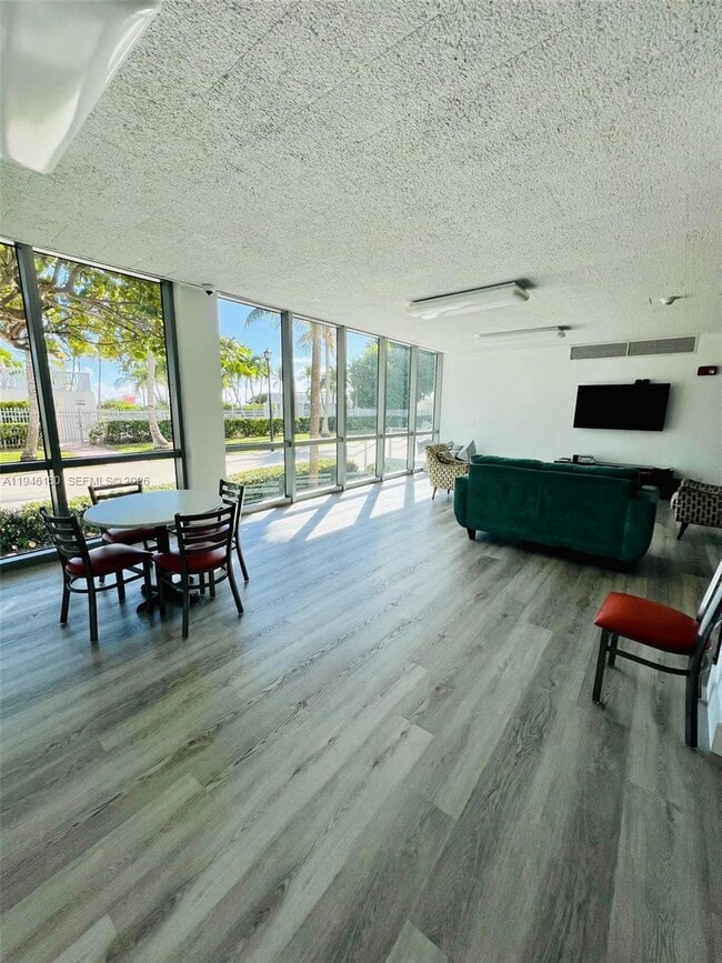 Building Photo - 2655 Collins Ave