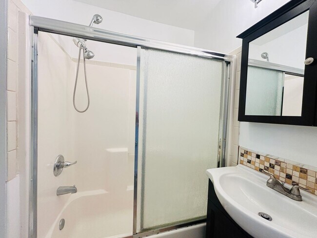 Building Photo - 7358 Balcom Ave