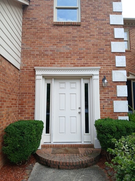 Building Photo - 3049 Old Stone Dr