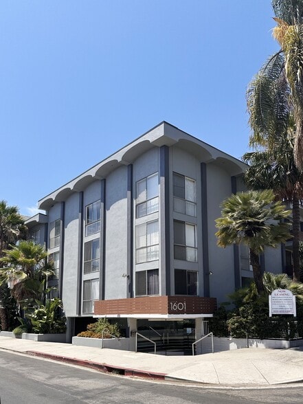 Primary Photo - Park Plaza Apartments