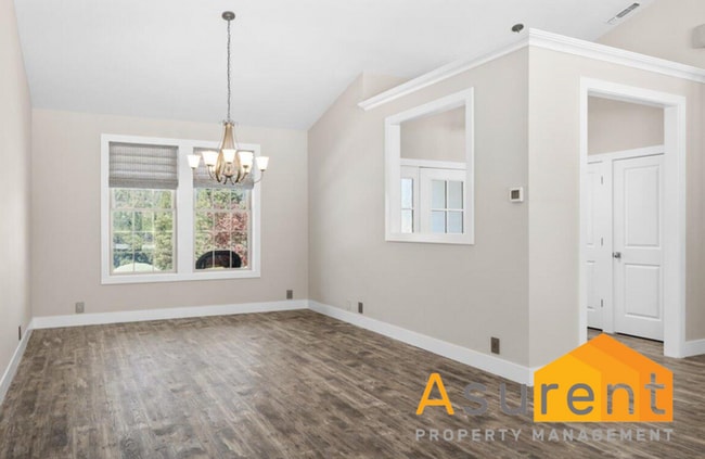 Building Photo - Peaceful Country Living- 3 Bedroom- 3 Full Bathroom Home in Rogue River