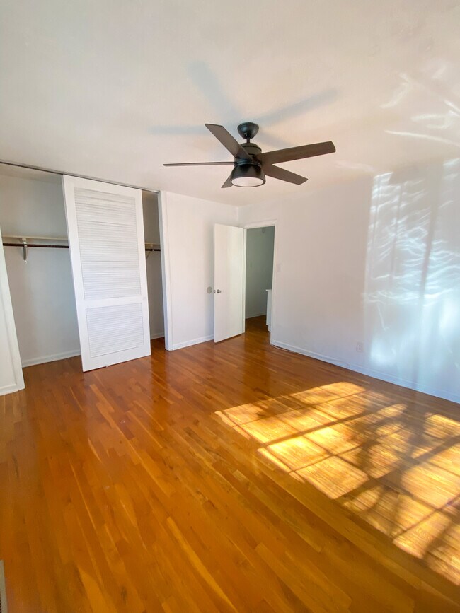 back bedroom with double-sided closet view - 506 N Greensboro St