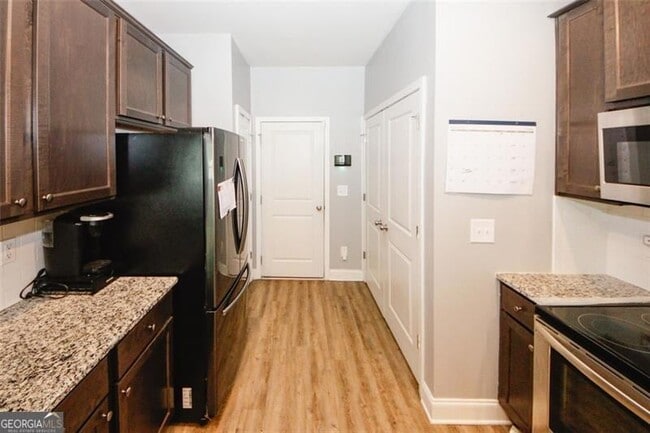 Building Photo - 10162 Benton Woods Dr