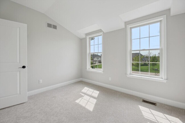 Building Photo - 1840 Tapadera Dr