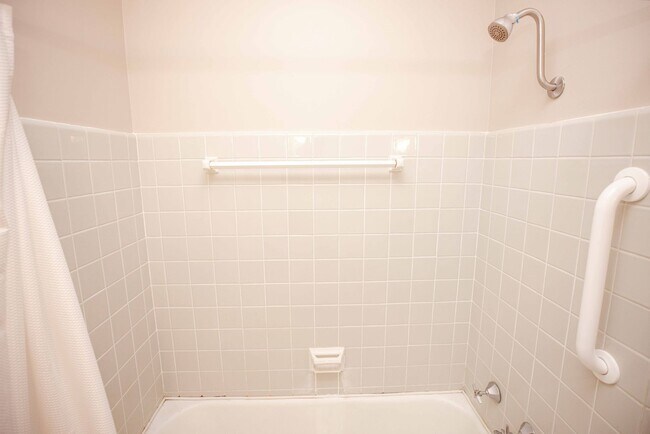 Building Photo - West Toledo 3 Bedroom