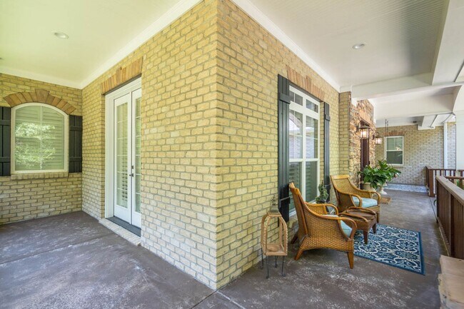 Building Photo - 246 Valley Meadow Dr