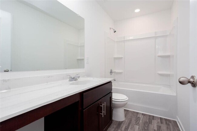 Building Photo - 590 River Run Dr