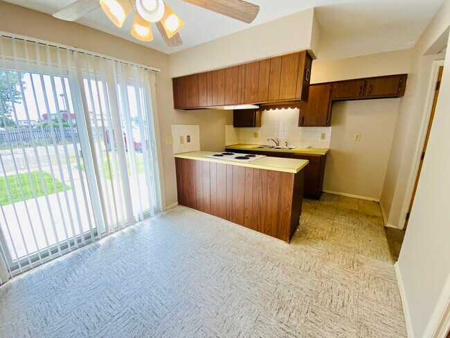 Building Photo - 1359 Chippewa Dr