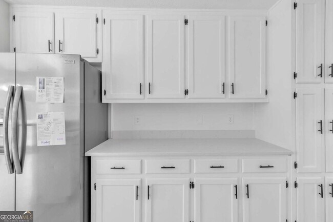 Building Photo - 250 Meadow View Dr