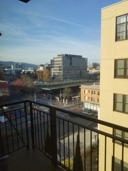 Building Photo - 411 NW Flanders St