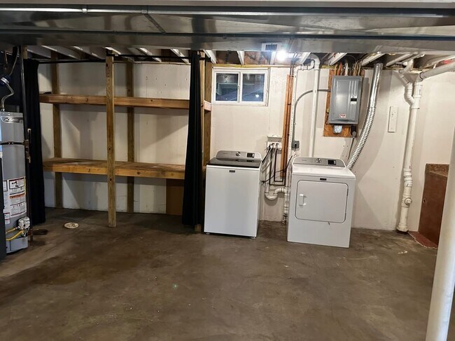 Building Photo - 1513 Mc Clellan Dr
