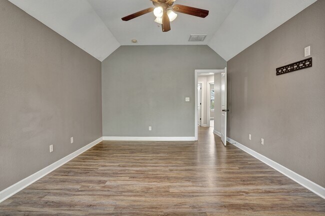 Building Photo - 211 Thalia Rd