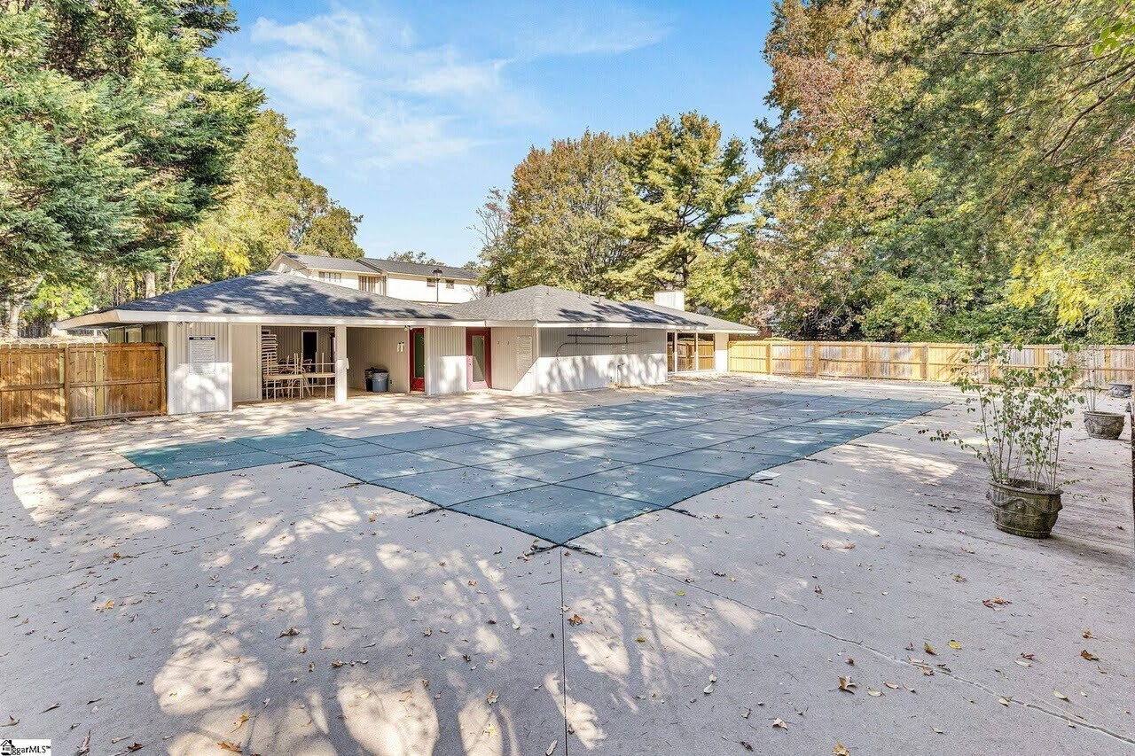 Community Pool - 42 Briarglen Pl