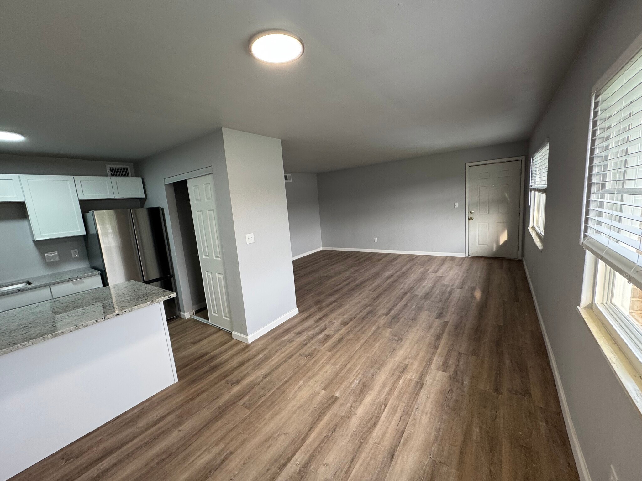 Dining / Living Room - 616 E State St