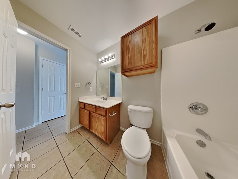 Building Photo - 311 N Chicago Ave