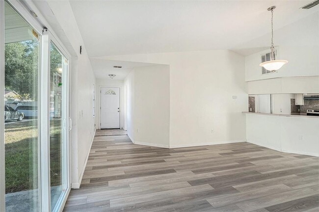 Building Photo - 8512 Lazy River Dr