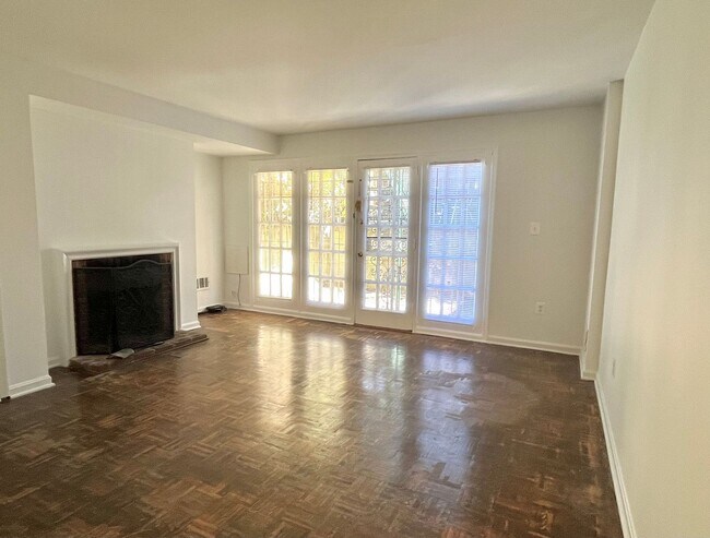 Building Photo - 340 11th St SE