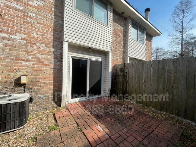 Building Photo - 914 W Tony St