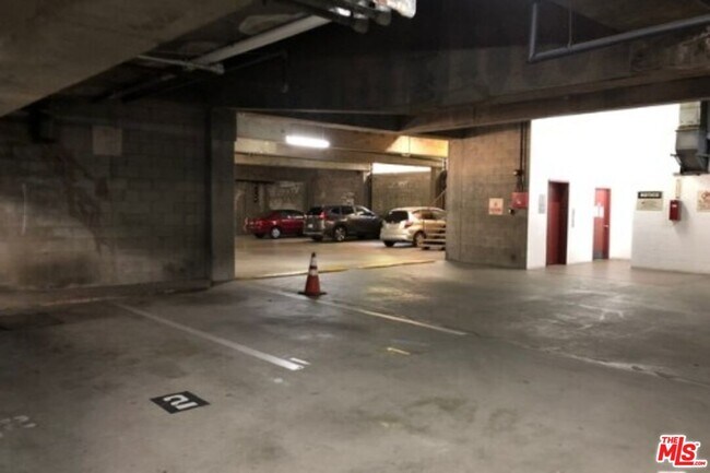 Building Photo - 6225 Canterbury Dr