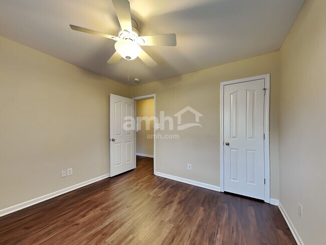 Building Photo - 832 Jennifer Lane
