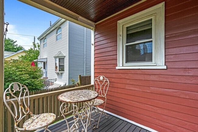 Building Photo - 31 E Foster St