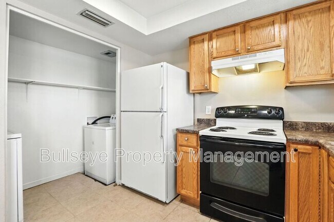 Building Photo - 2701 E Beck Ln