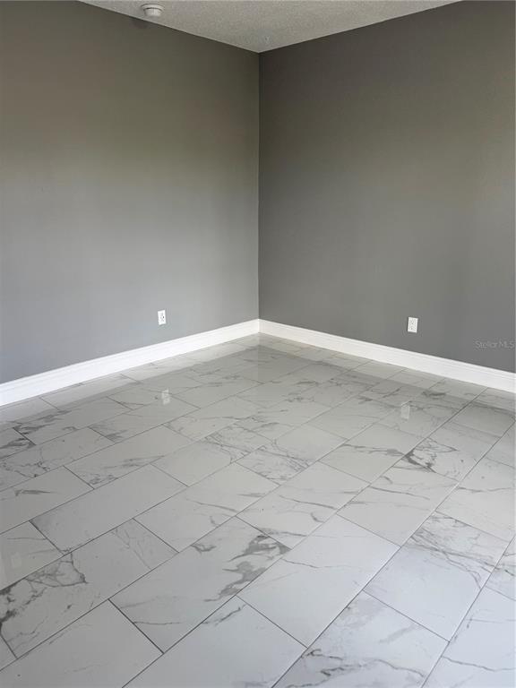 Building Photo - 9125 Tudor Dr
