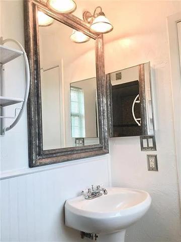 Building Photo - 4624 Bethany Dr