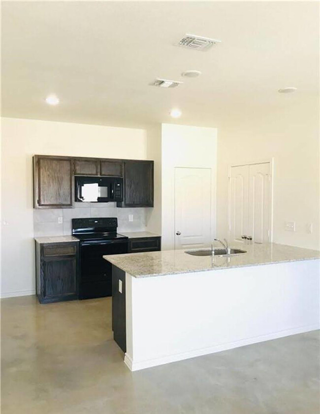 Building Photo - Killeen Duplex