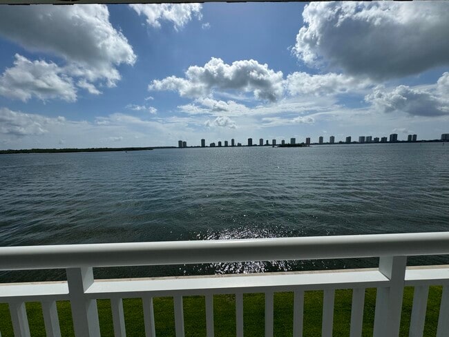 Building Photo - 100 Shore Ct