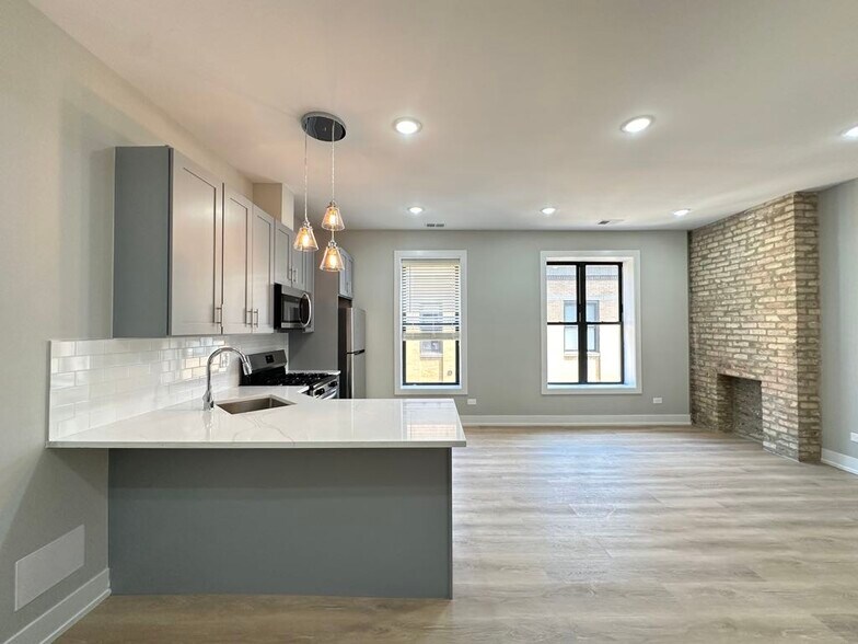 Building Photo - 419 W Belden Ave