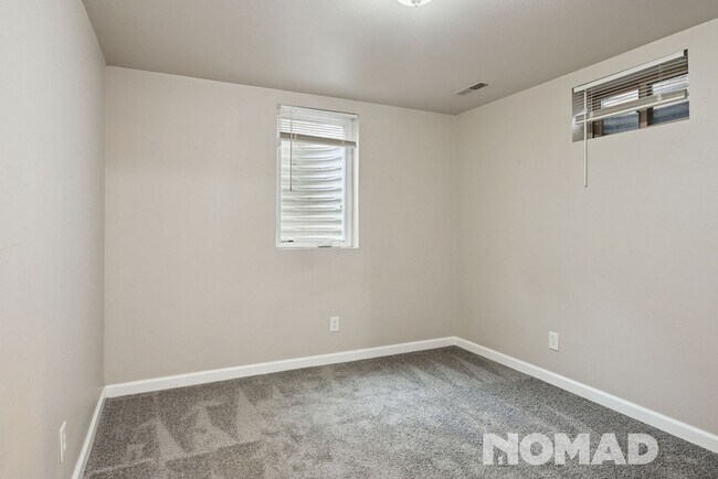 Building Photo - Spacious 5BR House in Aurora