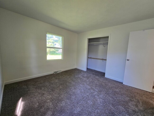 Building Photo - Updated 3 Bedroom Home in Downs